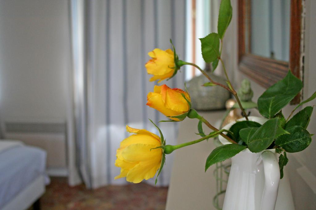 Bed and Breakfast Le Petit Manoir De La Vernelle Fourmetot Номер фото